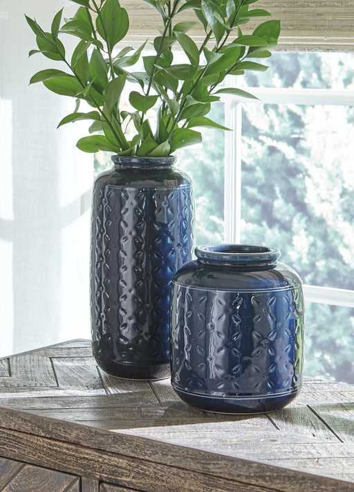 Marenda Vase Set (2/CN) Tuscaloosa Furniture Outlet