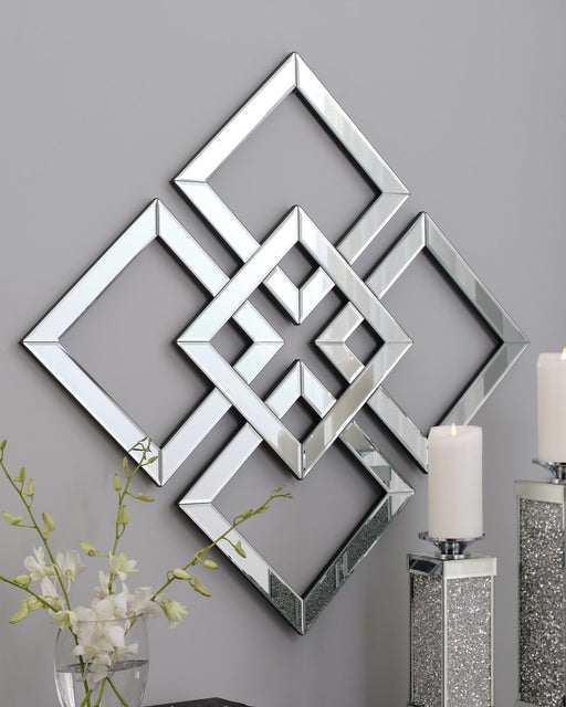 Quinnley Accent Mirror Tuscaloosa Furniture Outlet