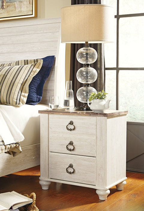 Willowton California King Panel Bed with Mirrored Dresser and 2 Nightstands Tuscaloosa Furniture Outlet